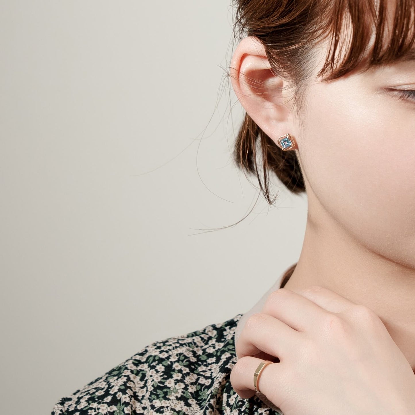 K10 シンセチックアクアスピネル スタッドピアス | 43-1390