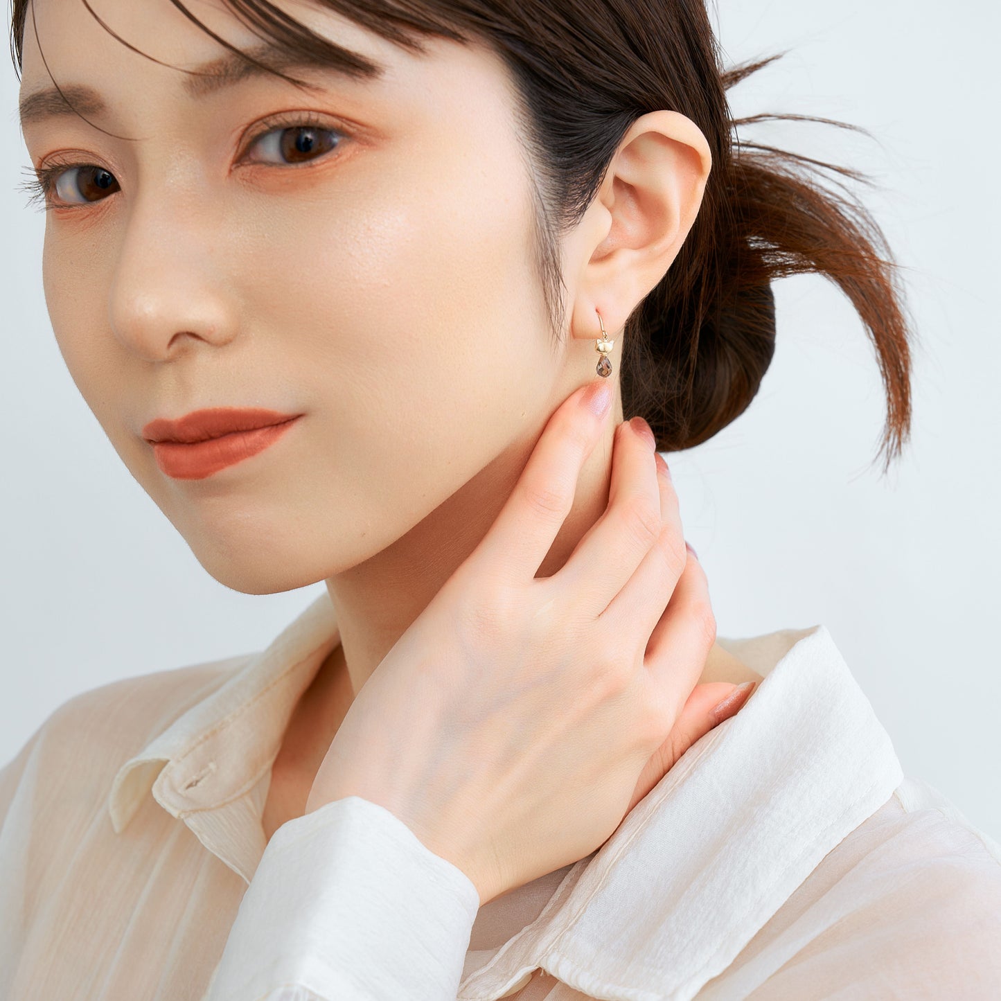 K10 ネコ フックピアス ❘ 43-8624