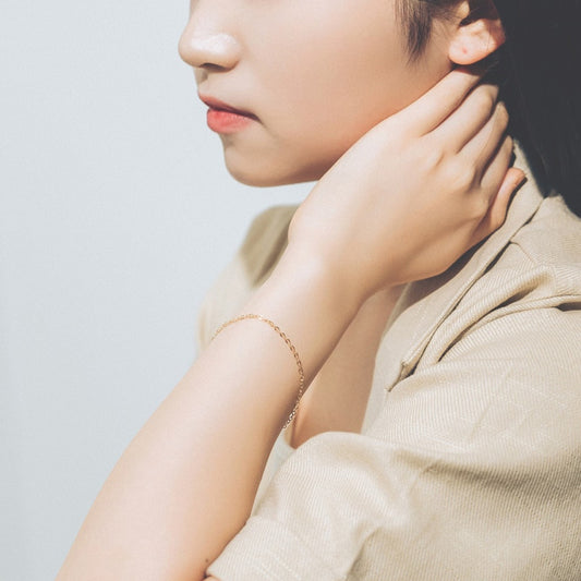ブレスレッドで手元のさりげないおしゃれを。人気は肌なじみのいい華奢なブレスレッド
