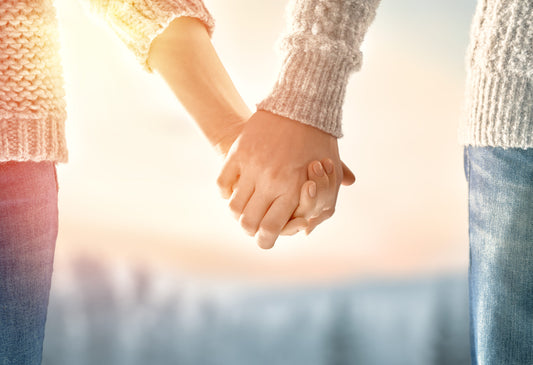 ペアネックレスをカップルや夫婦で身につけたい！絆を深める人気のペアネックレスは？
