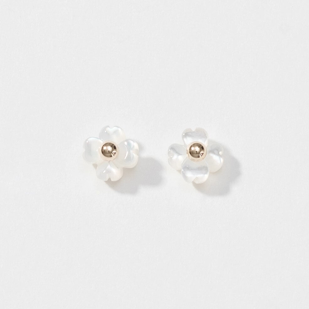 K10  フラワーシェル スタッドピアス（ヒイラギ）｜43-1225