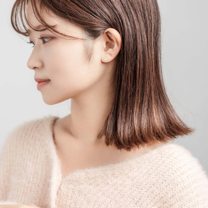 K10  フラワーシェル スタッドピアス（ヒイラギ）｜43-1225