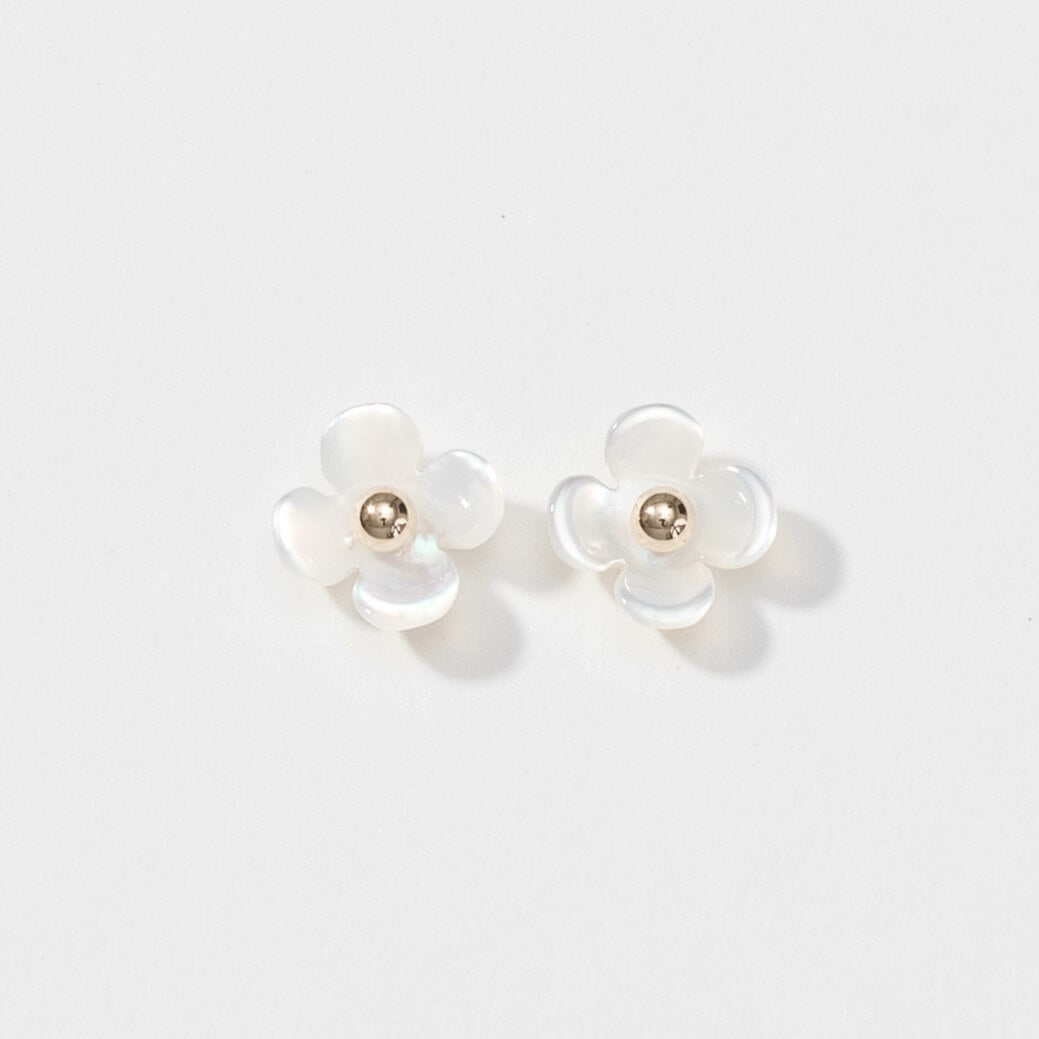 K10  フラワーシェル スタッドピアス（タネツケバナ）｜43-1226