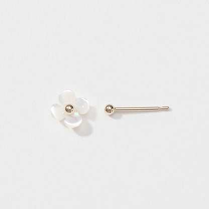 K10  フラワーシェル スタッドピアス（タネツケバナ）｜43-1226