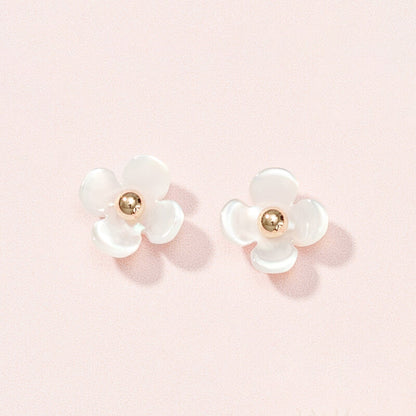 K10  フラワーシェル スタッドピアス（タネツケバナ）｜43-1226