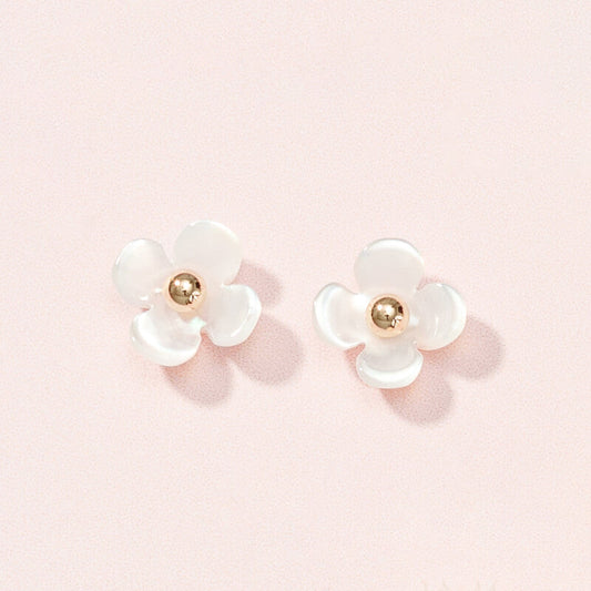 K10  フラワーシェル スタッドピアス（タネツケバナ）｜43-1226