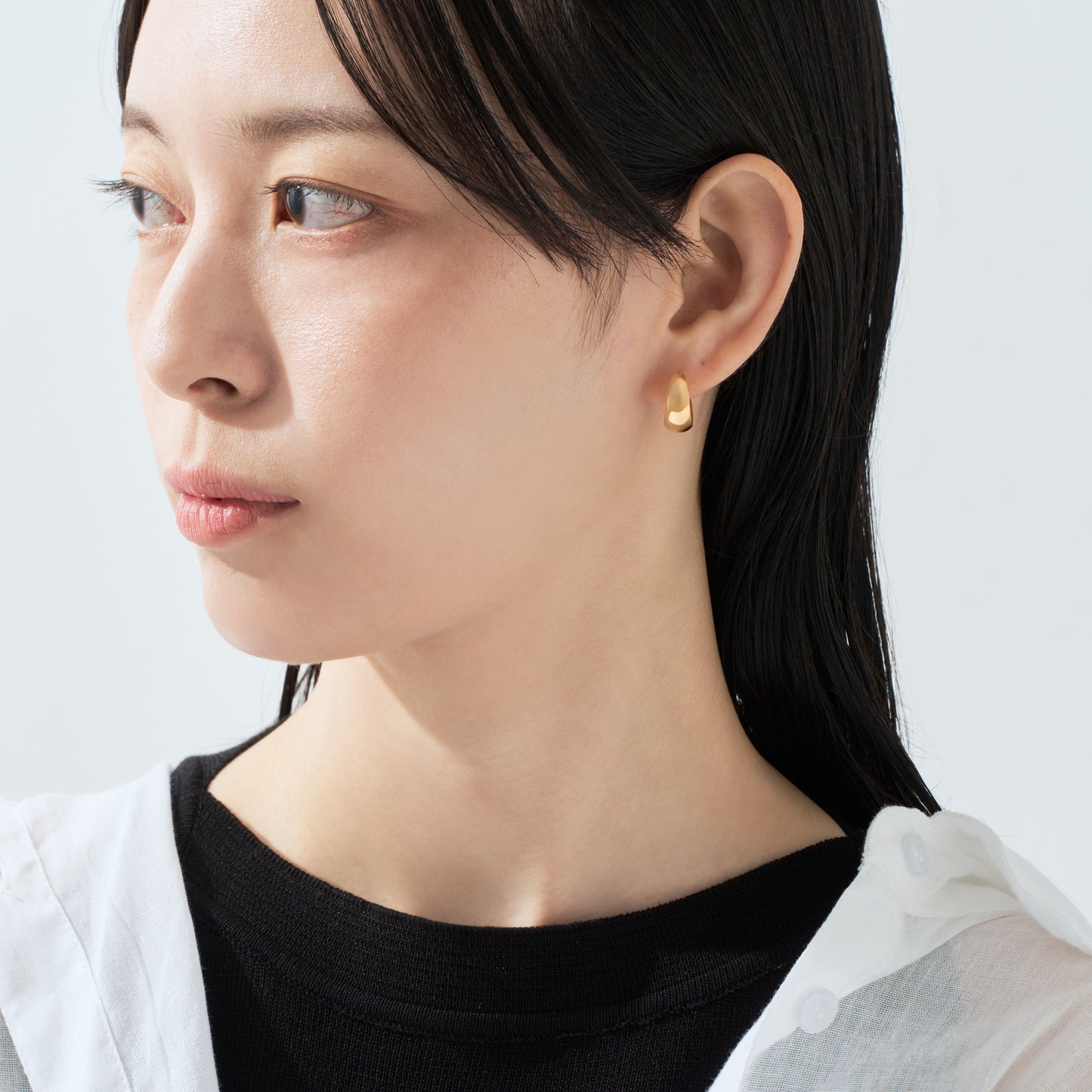 【片耳】K18 月甲 フープピアス（15×7） ❘ 43-1478
