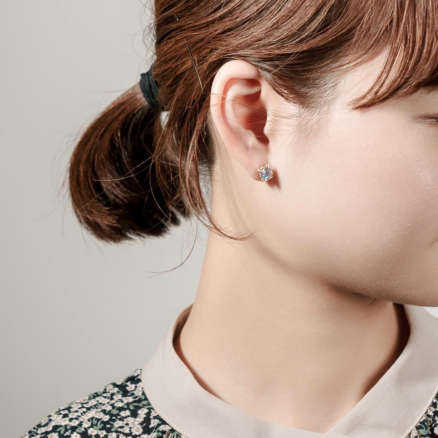 K10 シンセチックアクアスピネル スタッドピアス | 43-1390