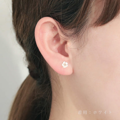 K10 フラワーシェル スタッドピアス（ホワイト）｜43-7825