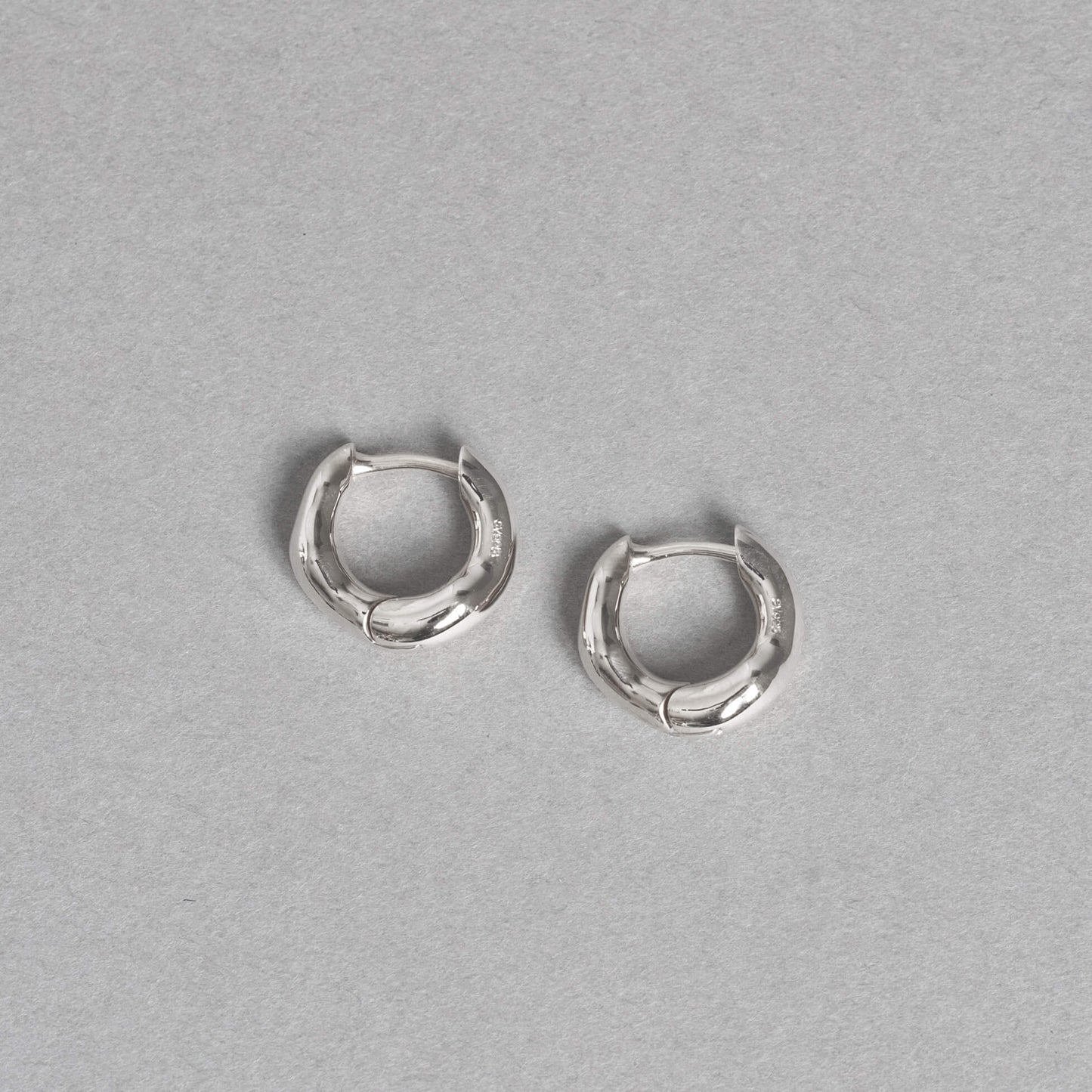 SV925 地金 デザイン フープピアス（05-W/Y）| 44-1526-1527