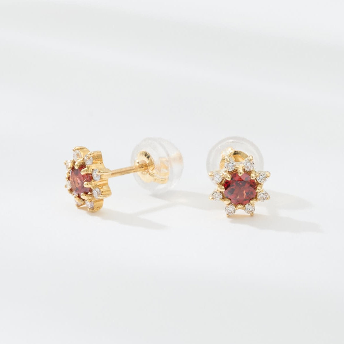 K18 誕生石×ダイヤモンド スタッドピアス （1月：ガーネット）❘ 96-3040