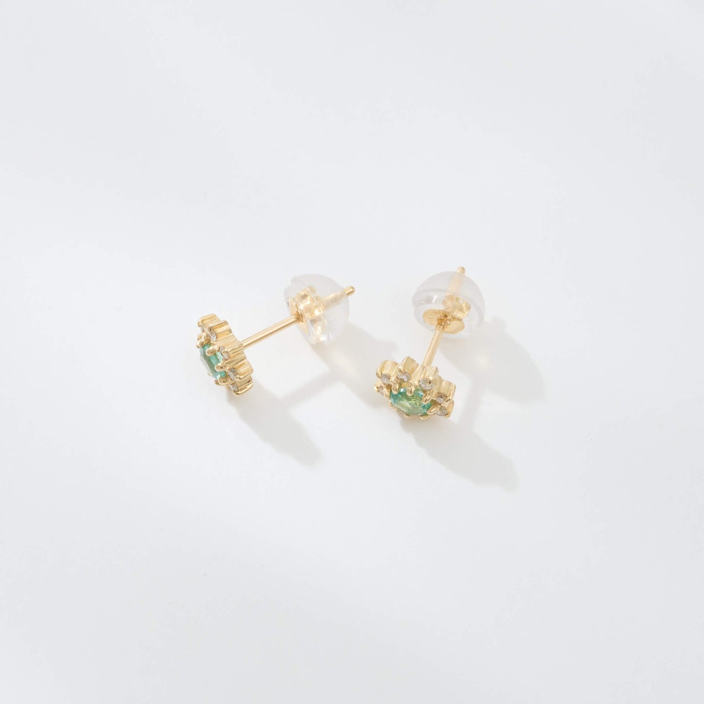 【受注生産】K18 誕生石×ダイヤモンド スタッドピアス （5月：エメラルド）❘ 96-3044
