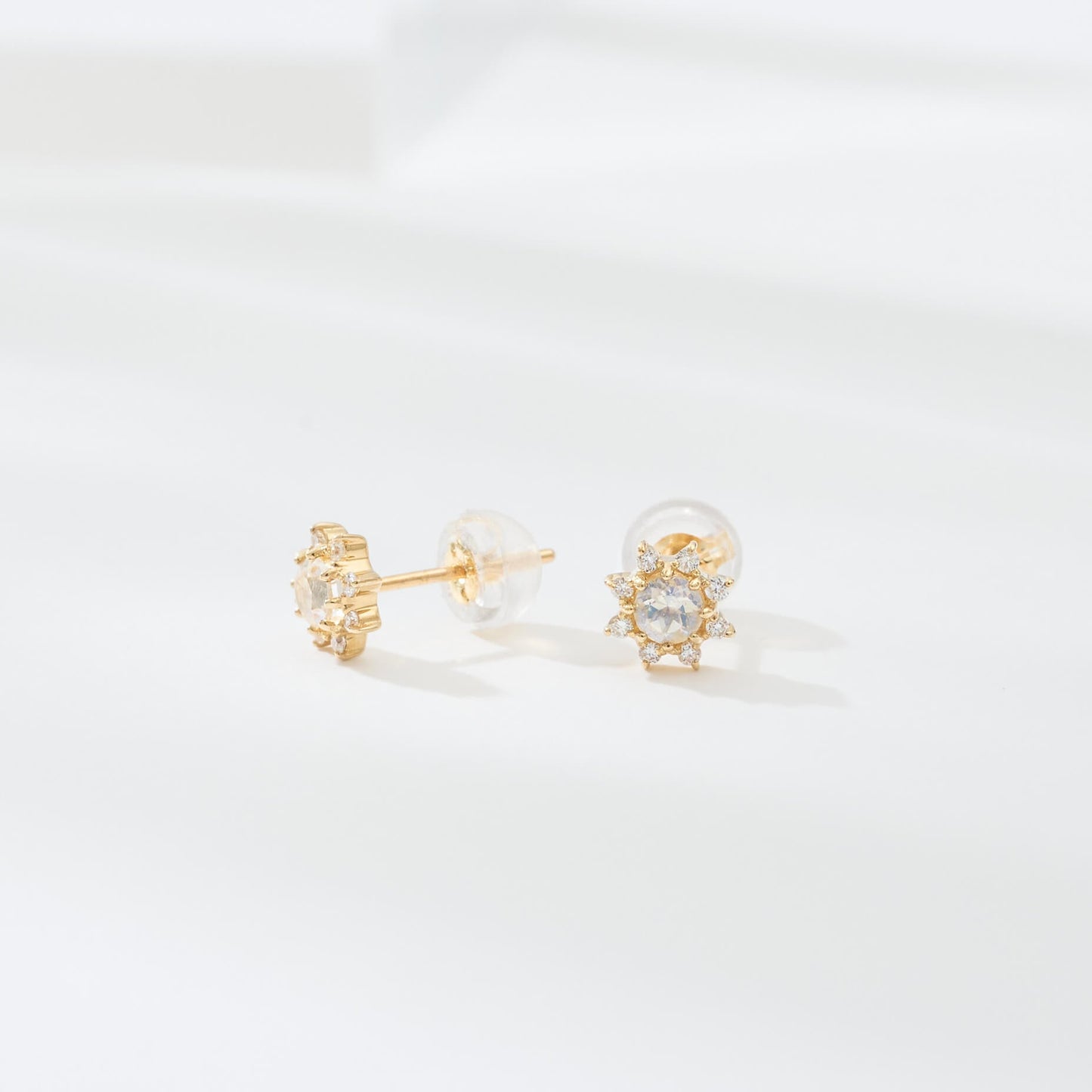 K18 誕生石×ダイヤモンド スタッドピアス （6月：ムーンストーン）❘ 96-3045