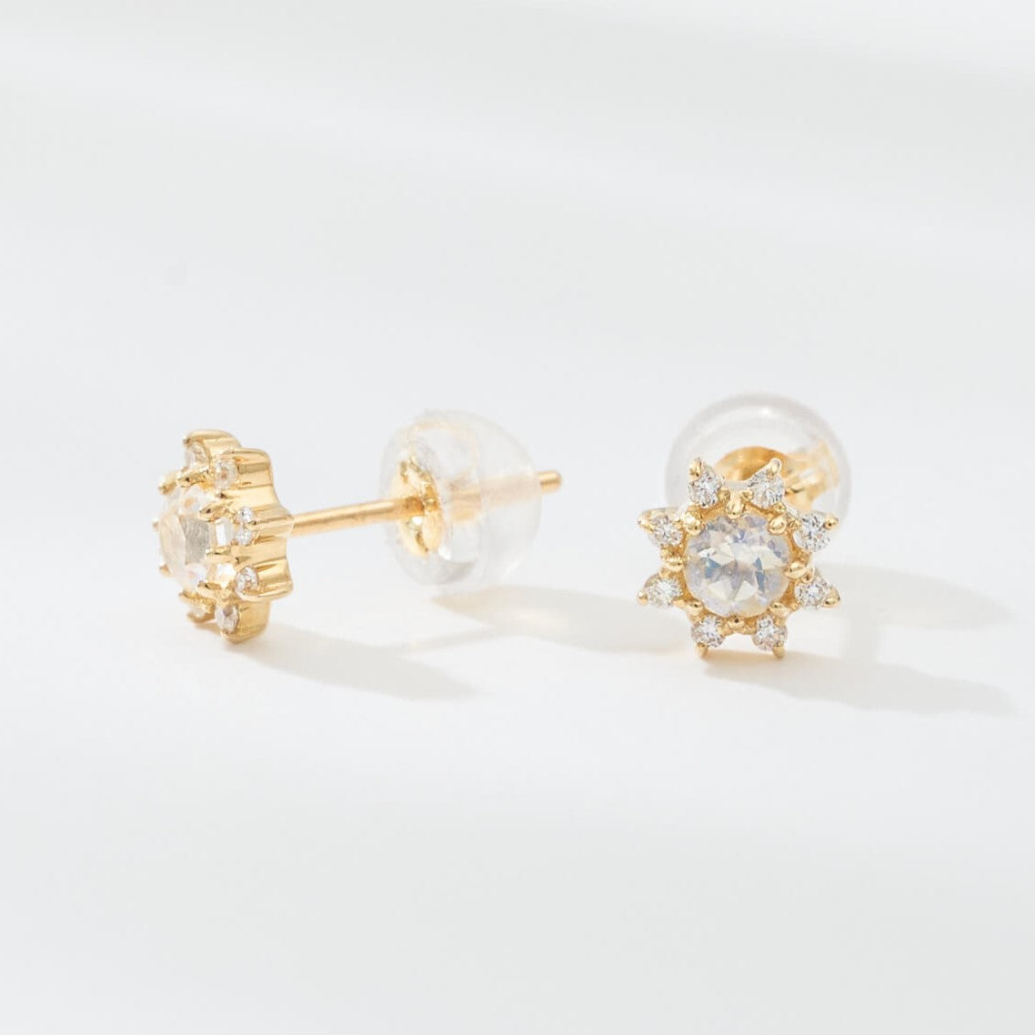 K18 誕生石×ダイヤモンド スタッドピアス （6月：ムーンストーン）❘ 96-3045