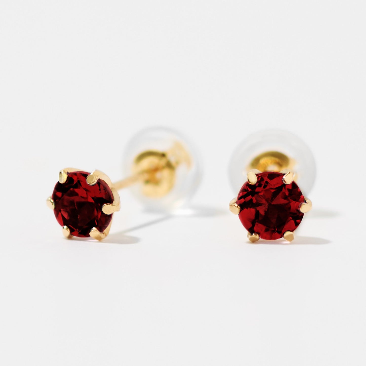 K18 誕生石スタッドピアス  4mm （1月：ガーネット）｜96-3201