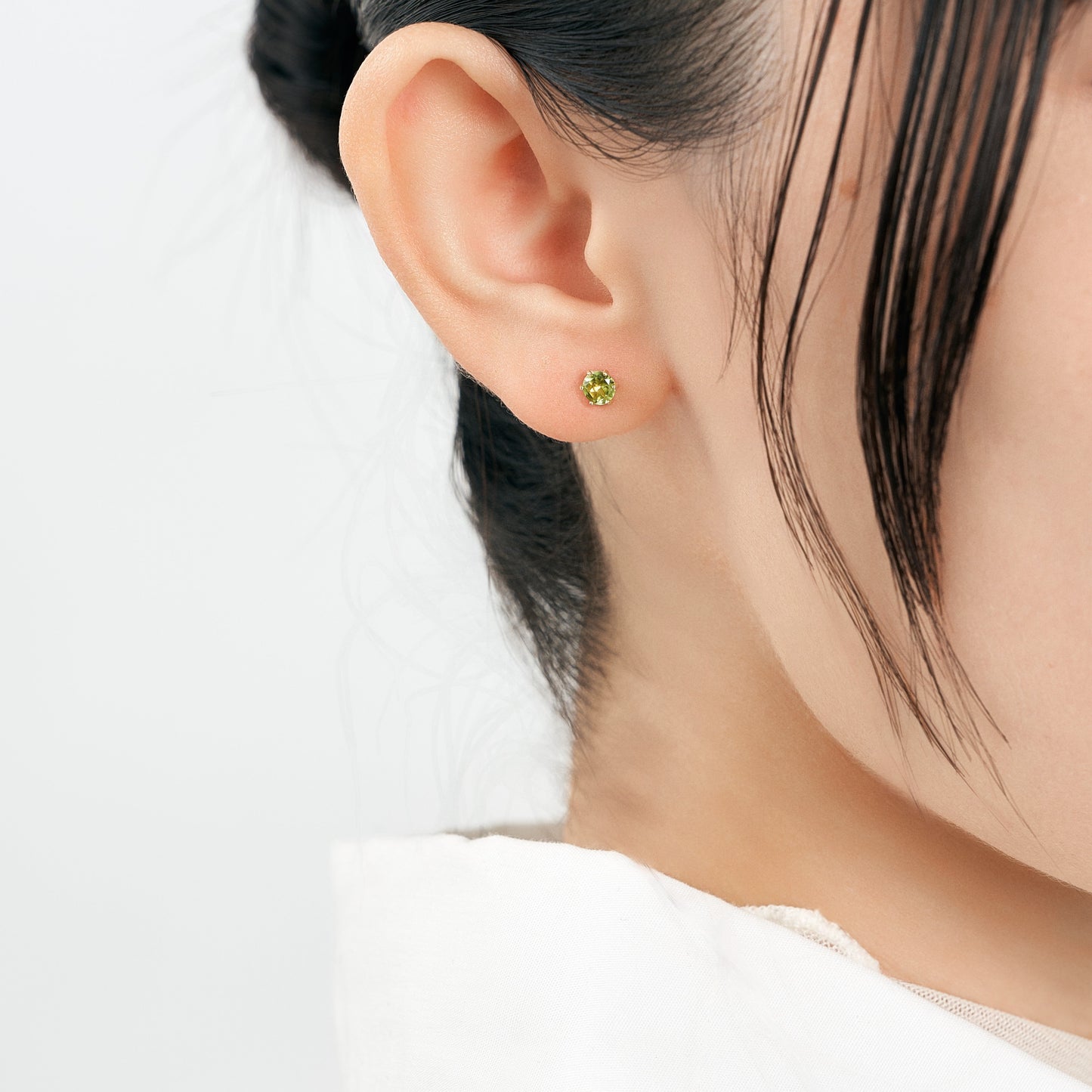 K18 誕生石 スタッドピアス 4mm（8月：ペリドット）｜96-3208