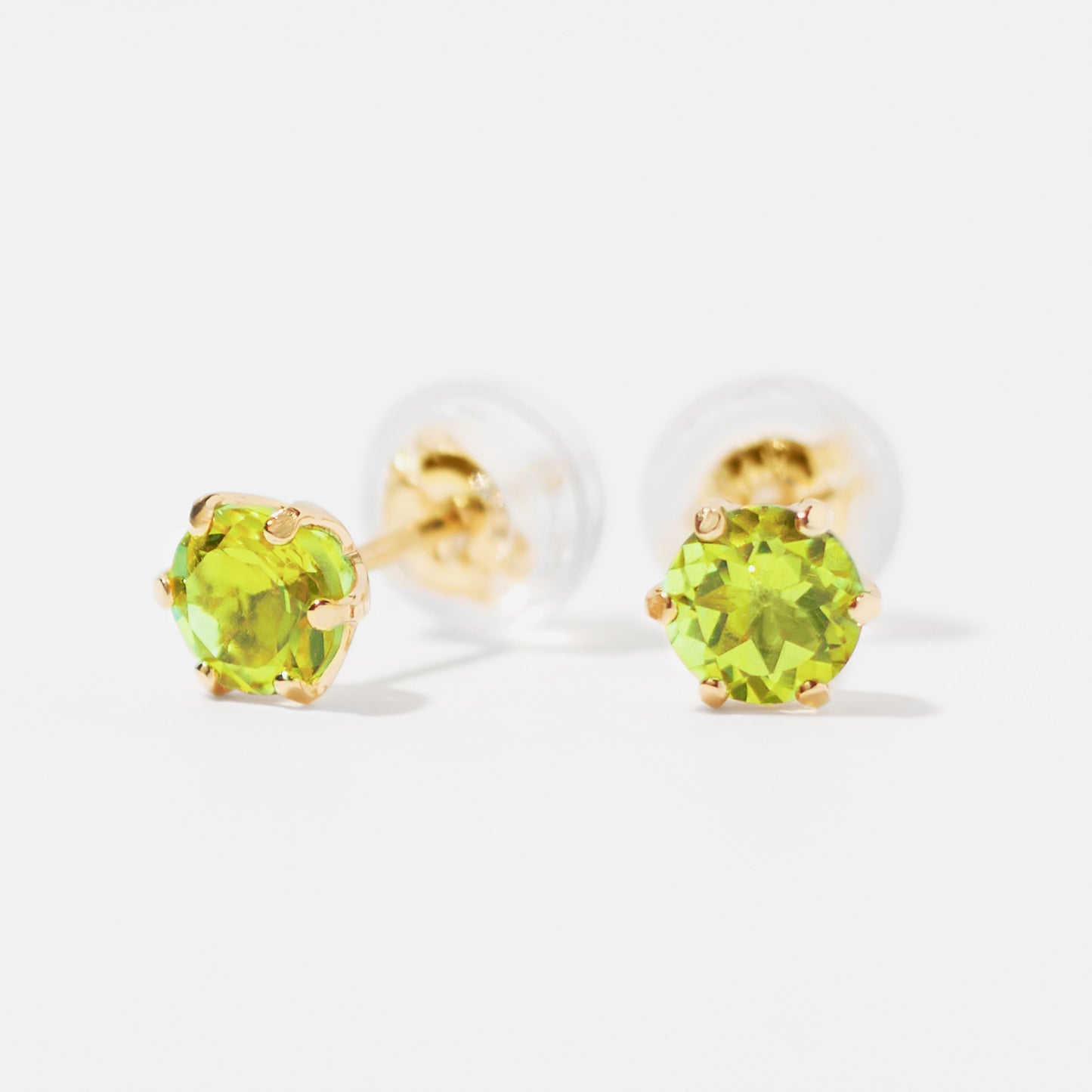 K18 誕生石 スタッドピアス 4mm（8月：ペリドット）｜96-3208