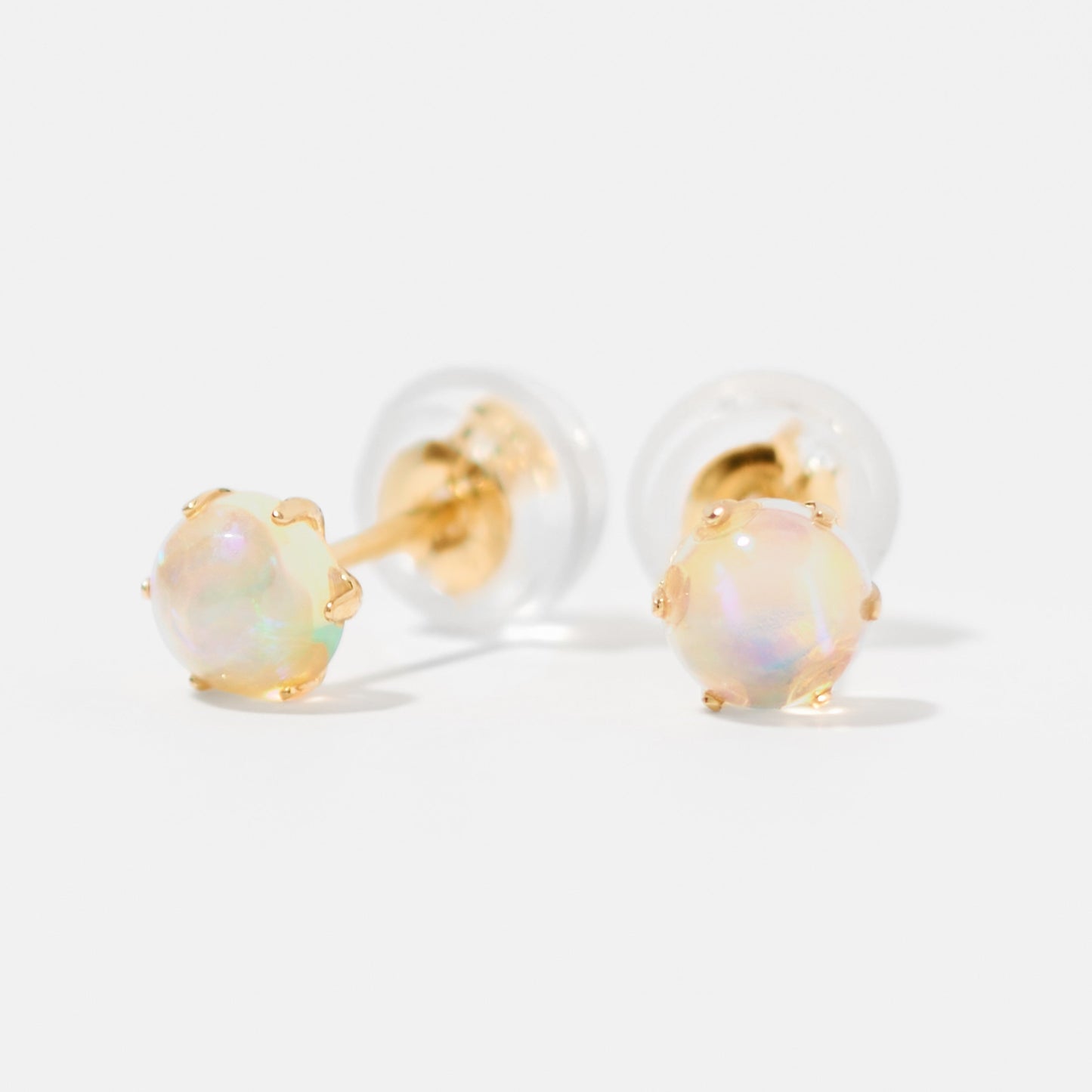 K18 誕生石 スタッドピアス 4mm（10月：オパール）｜96-3210